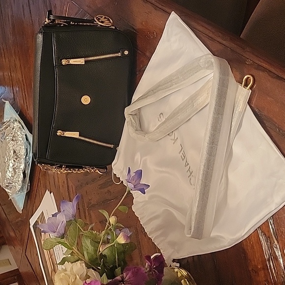 Michael Kors Black Bedford Legacy leather Shoulder Bag - Picture 8 of 8